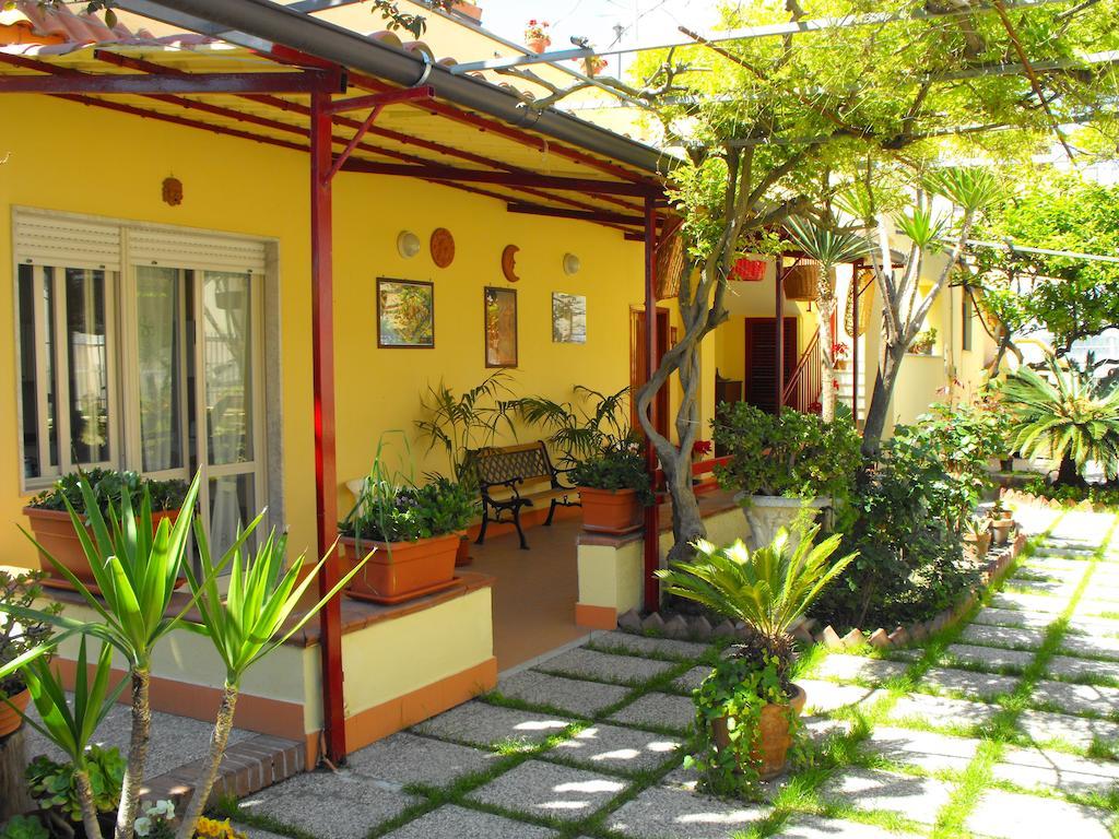 Domus Felix Bed & Breakfast Ерколано Екстериор снимка